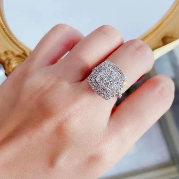 Fashion  Bling bling silver luxe cushion ring size 9 - Picture 1 of 11